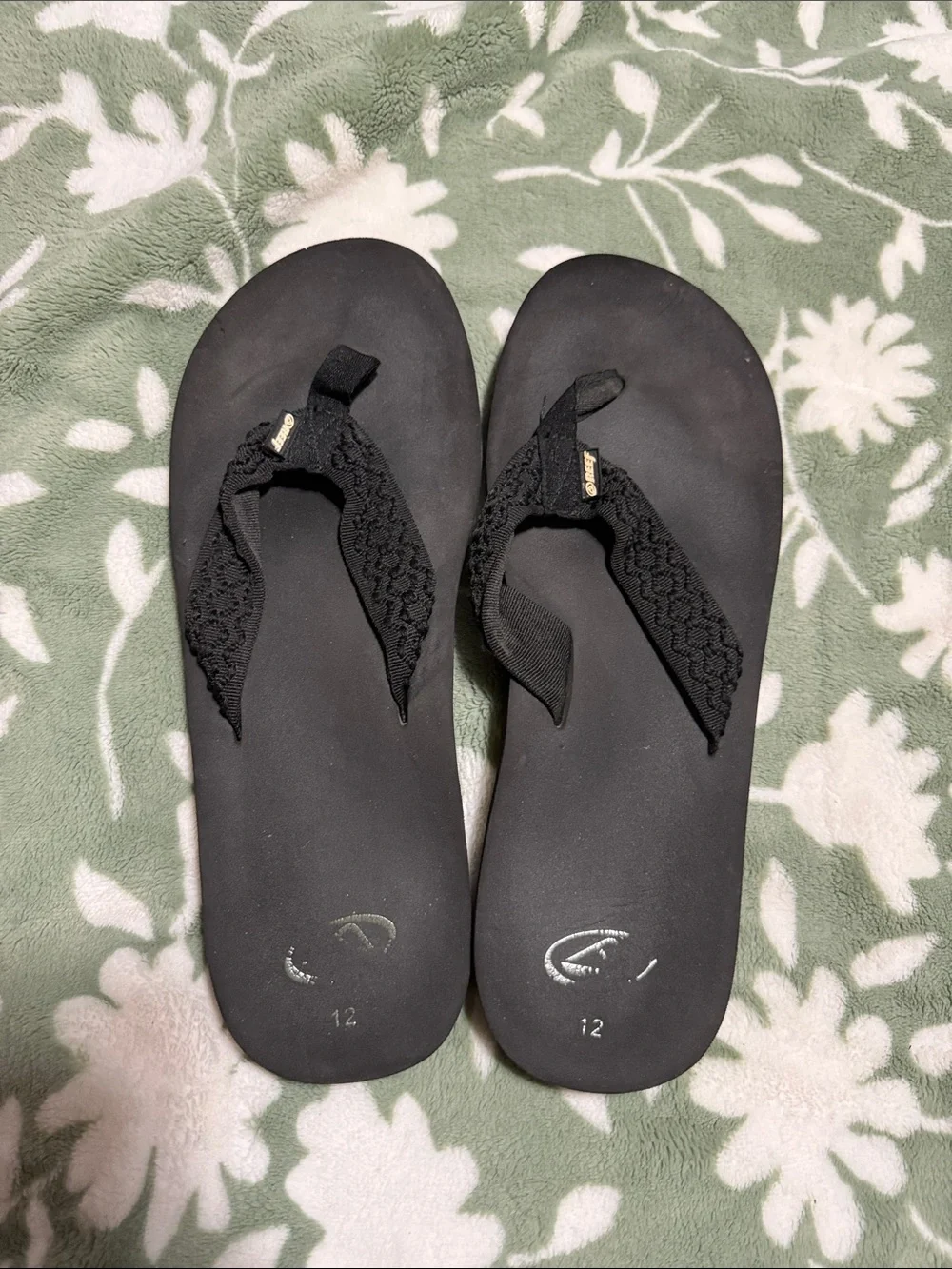 Reef Men’s Black Crochet-Style Strap Flip Flops